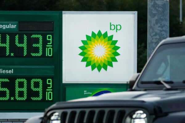 El precio del diésel en EE. UU. alcanza un récord histórico debido a la guerra en Irán que interrumpe el suministro de combustible