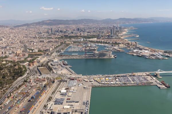 Numerosos heridos, uno en estado crítico, tras intoxicación por monóxido de carbono en barco en Barcelona