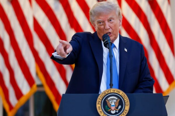 Trump impulsa a la Fed: advierte con restricciones comerciales si no reduce las tasas de interés