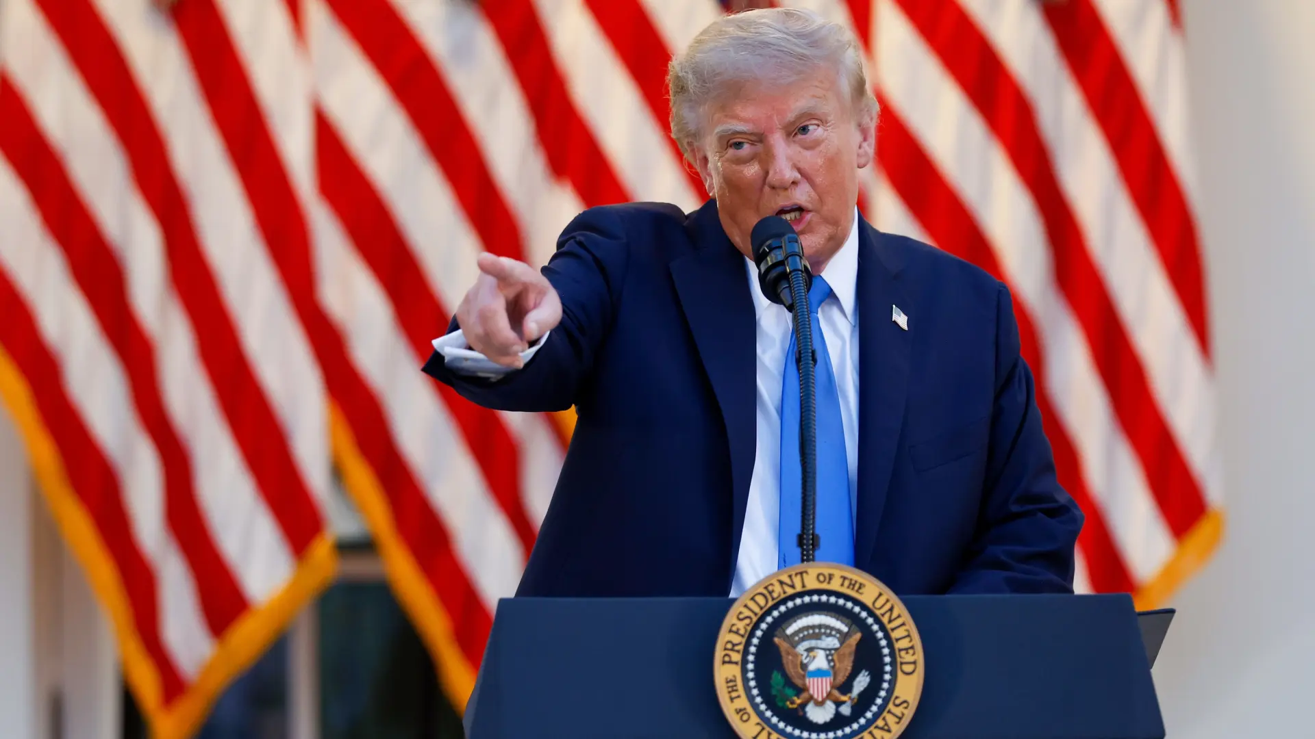 Trump impulsa a la Fed: advierte con restricciones comerciales si no reduce las tasas de interés