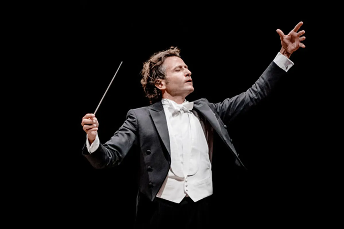 Gustavo Gimeno: la única labor que un robot no puede igualar es la de un director de orquesta.