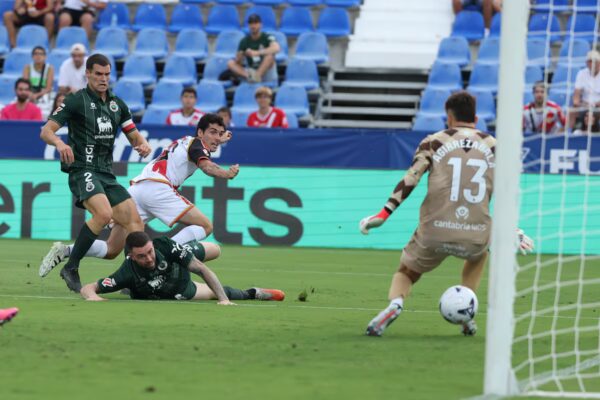 Camello y Ratiu llevan al Rayo a su primera victoria de la temporada en Butarque