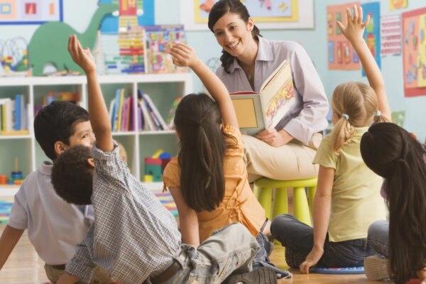Finlandia abre oportunidades laborales para profesores en España: contrato estable y salarios de hasta 2.700 euros netos mensuales.