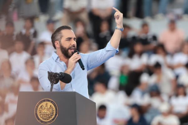 Bukele suspende adquisición de bitcoin tras pacto con el FMI