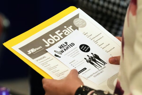 El mercado laboral se revitaliza en agosto, con la creación de 162,000 nuevos empleos.