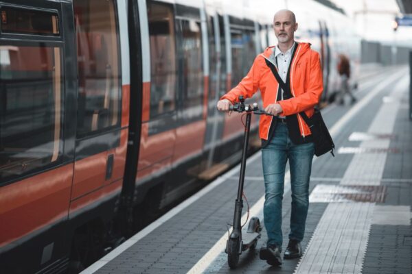 Renfe retoma la autorización para el uso de patinetes eléctricos en sus trenes