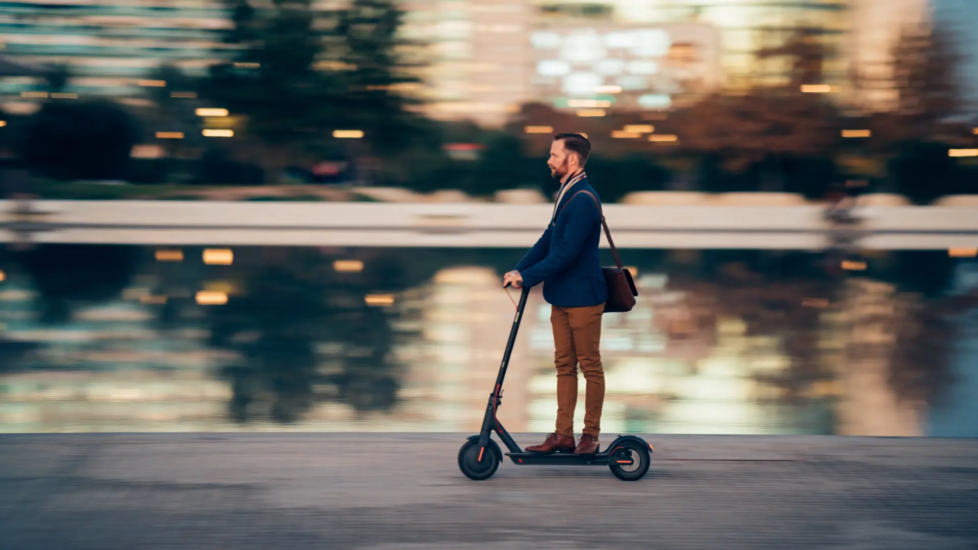 Renfe permite el acceso de patinetes eléctricos en sus trenes: requisitos y fechas a considerar