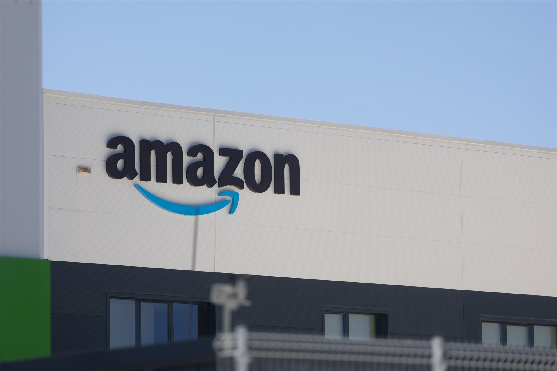 Amazon amplía su flota aérea con tres nuevos aviones Boeing para duplicar su capacidad de transporte