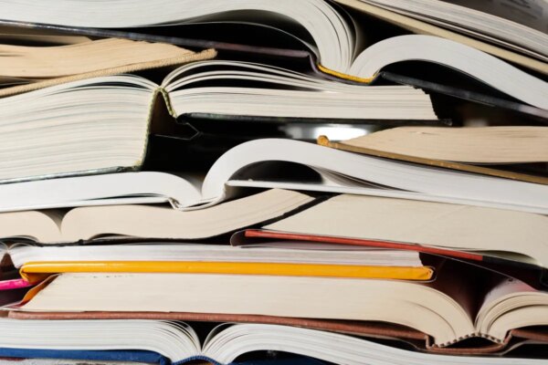 Autores se oponen a reclamos de editoriales y agentes sobre el acuerdo de Anthropic