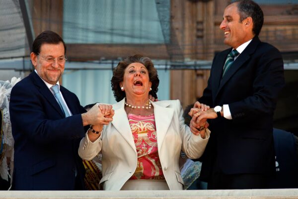El impacto de Rita Barberá en la televisión: un análisis de su ascenso y caída en el mundo del espectáculo y la cultura fallera.