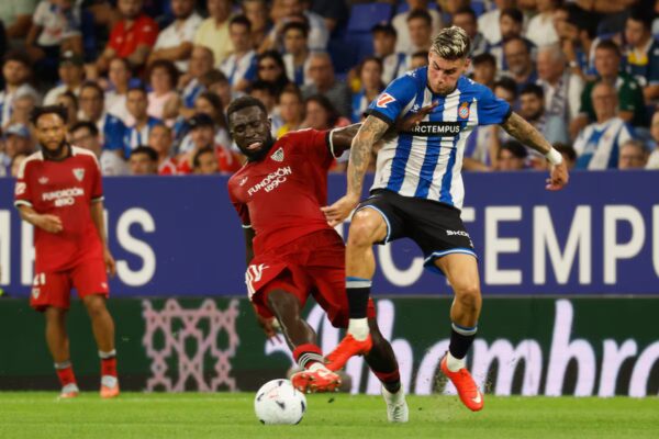 El Espanyol logra un empate agónico frente a un Sevilla con diez jugadores