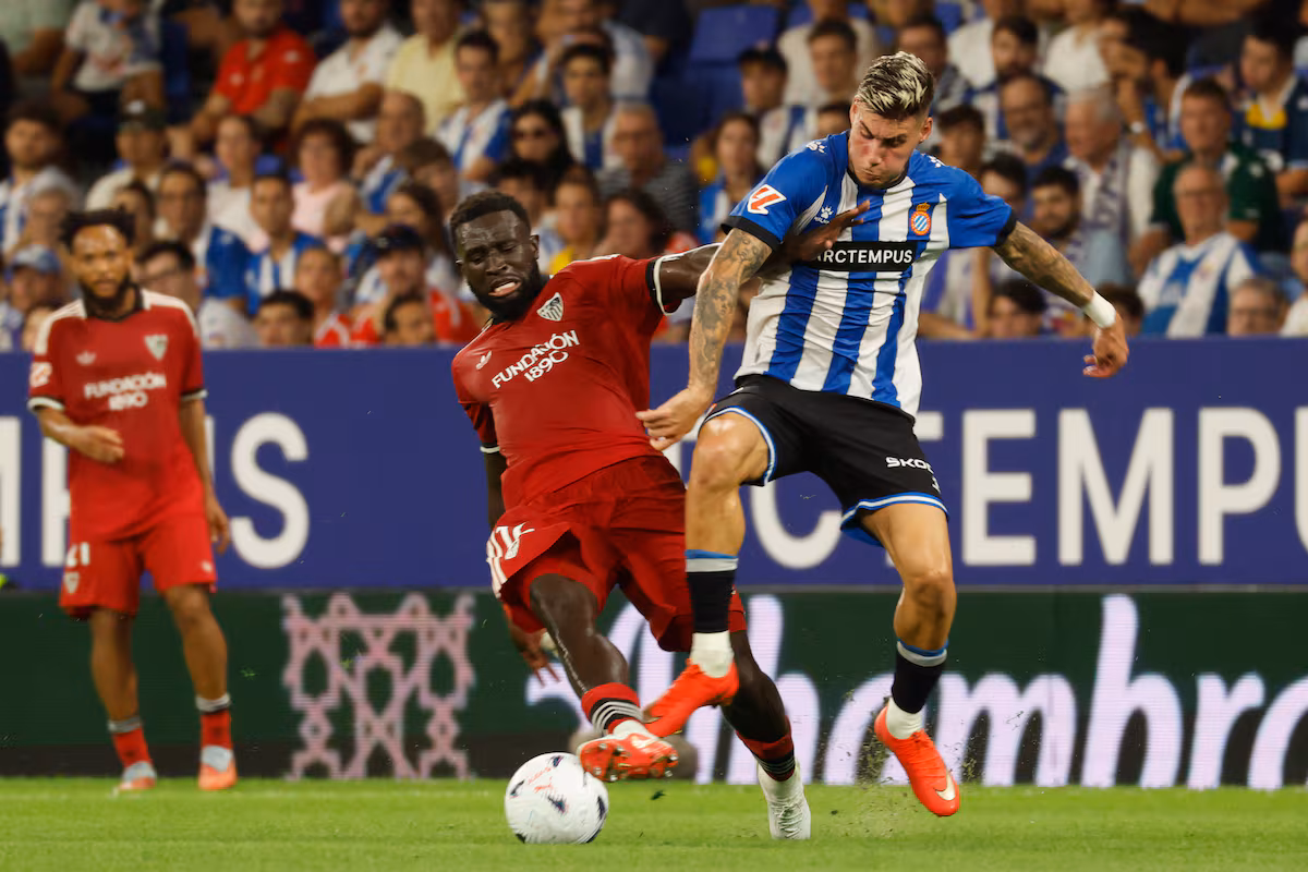 El Espanyol logra un empate agónico frente a un Sevilla con diez jugadores