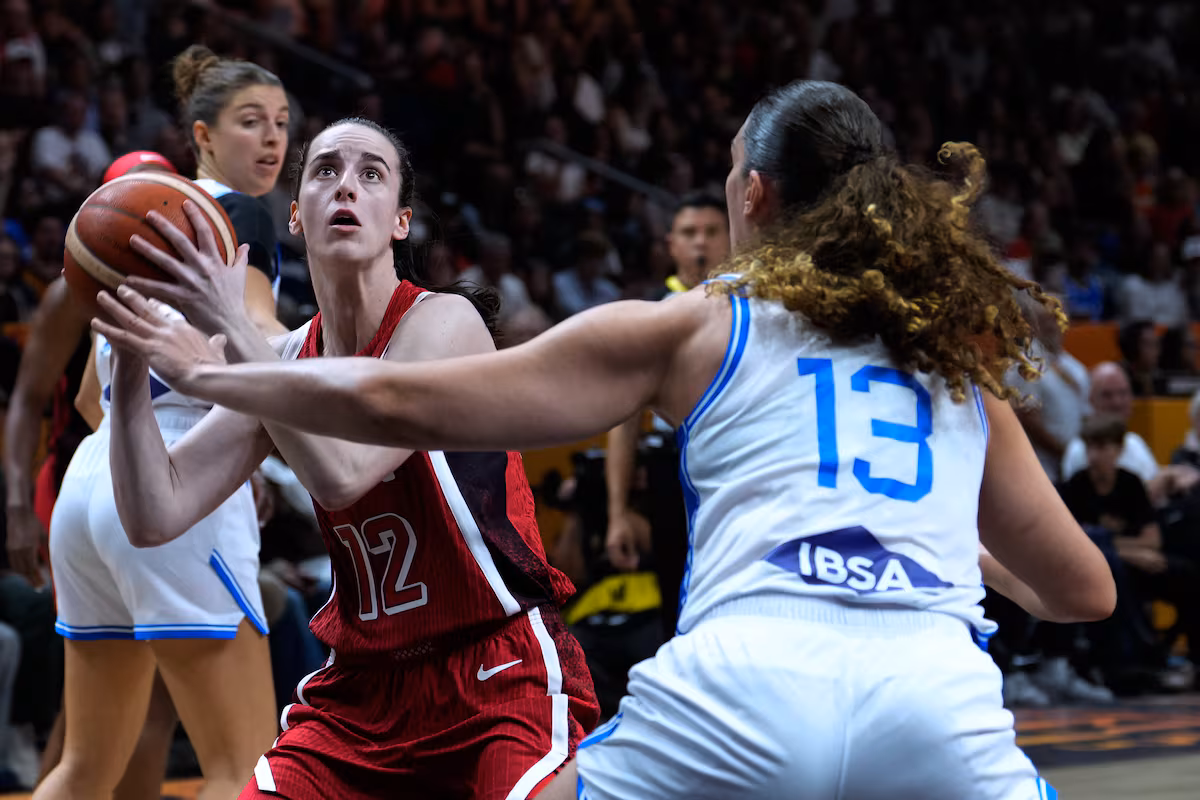 Estados Unidos enfrenta a Italia en un partido oficial de baloncesto tras 20 años de invicto
