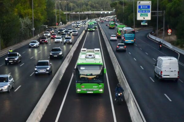 La resistencia de los conductores al carril bus-VAO “desocupado” limita su crecimiento: Es esencial evaluar la cantidad de pasajeros, no solo la de vehículos.