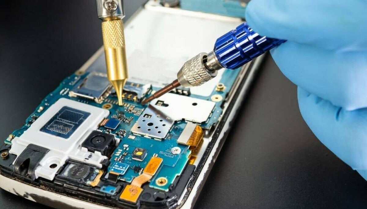 Fabricantes de smartphones ignoran requisitos de reparabilidad impuestos por la UE