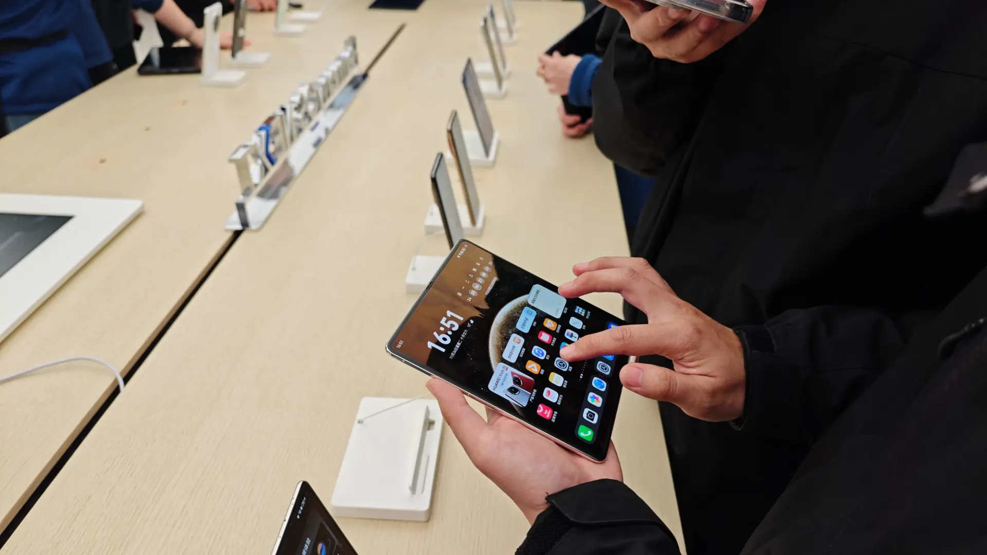 Apple se une al mercado de móviles plegables, aunque Huawei y Xiaomi marcan la pauta desde hace años
