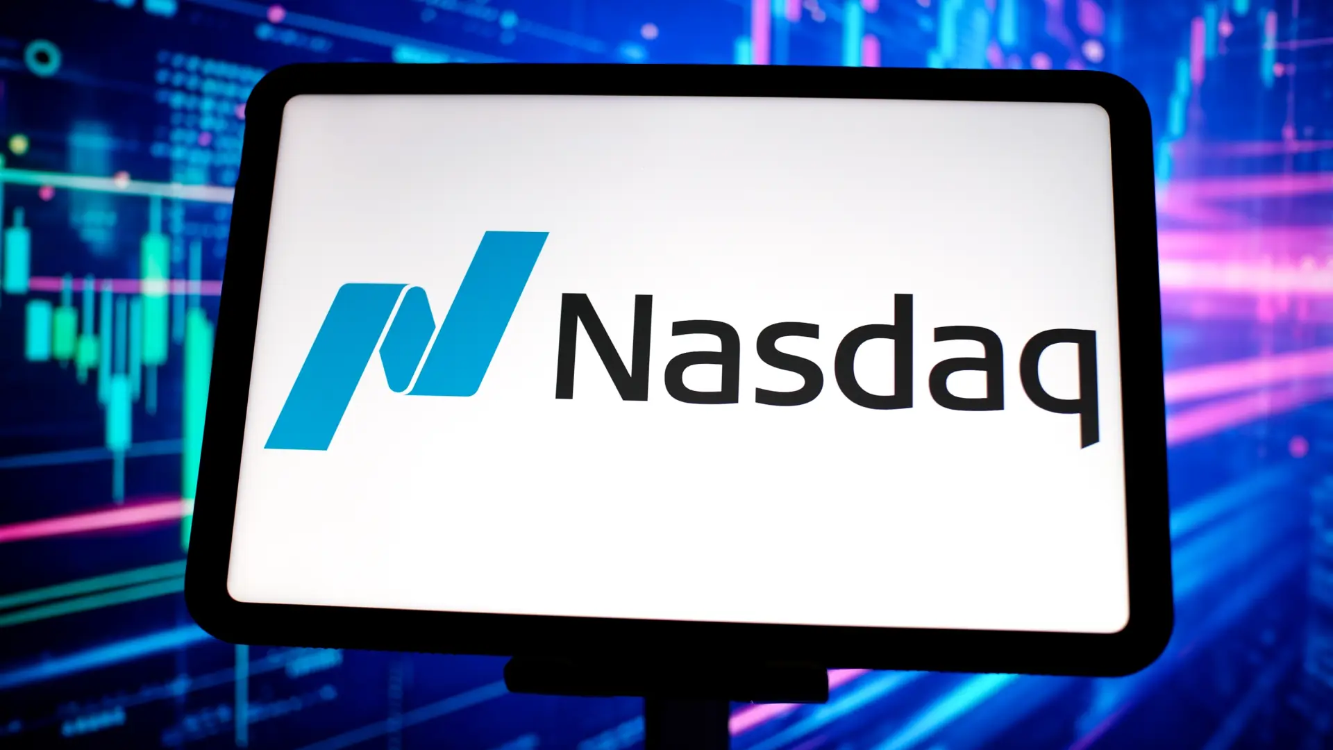 La evolución del índice Nasdaq: de las transacciones telefónicas a la plataforma digital