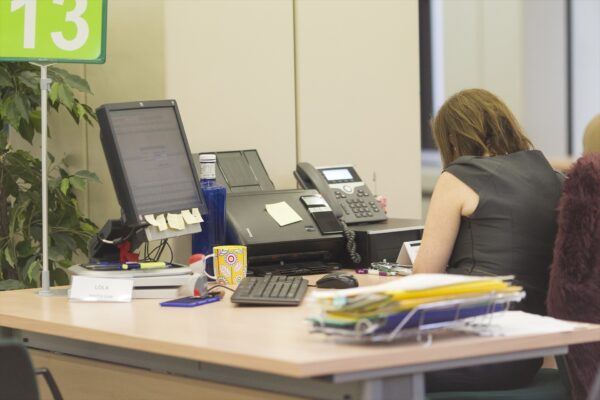 El absentismo laboral se eleva al 7,62%, alcanzando un récord histórico en el primer trimestre.