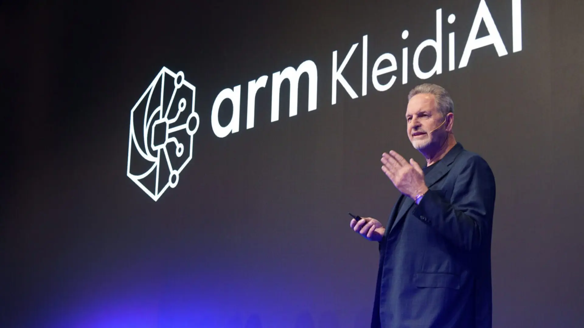 El CEO de Arm alerta sobre el potencial de la IA para combatir el cáncer y advierte sobre el cuello de botella en centros de datos.