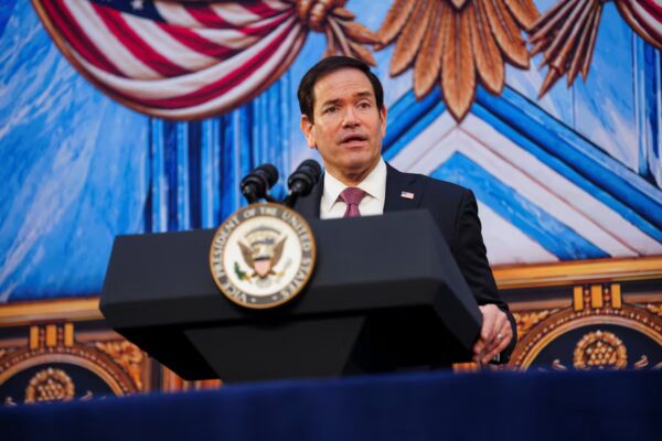 Marco Rubio emprende una gira por América Latina en Colombia, enfocada en combatir el narcotráfico y fortalecer el comercio.
