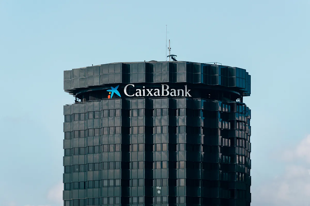CaixaBank alcanza un hito histórico al superar los 100.000 millones de euros en capitalización bursátil