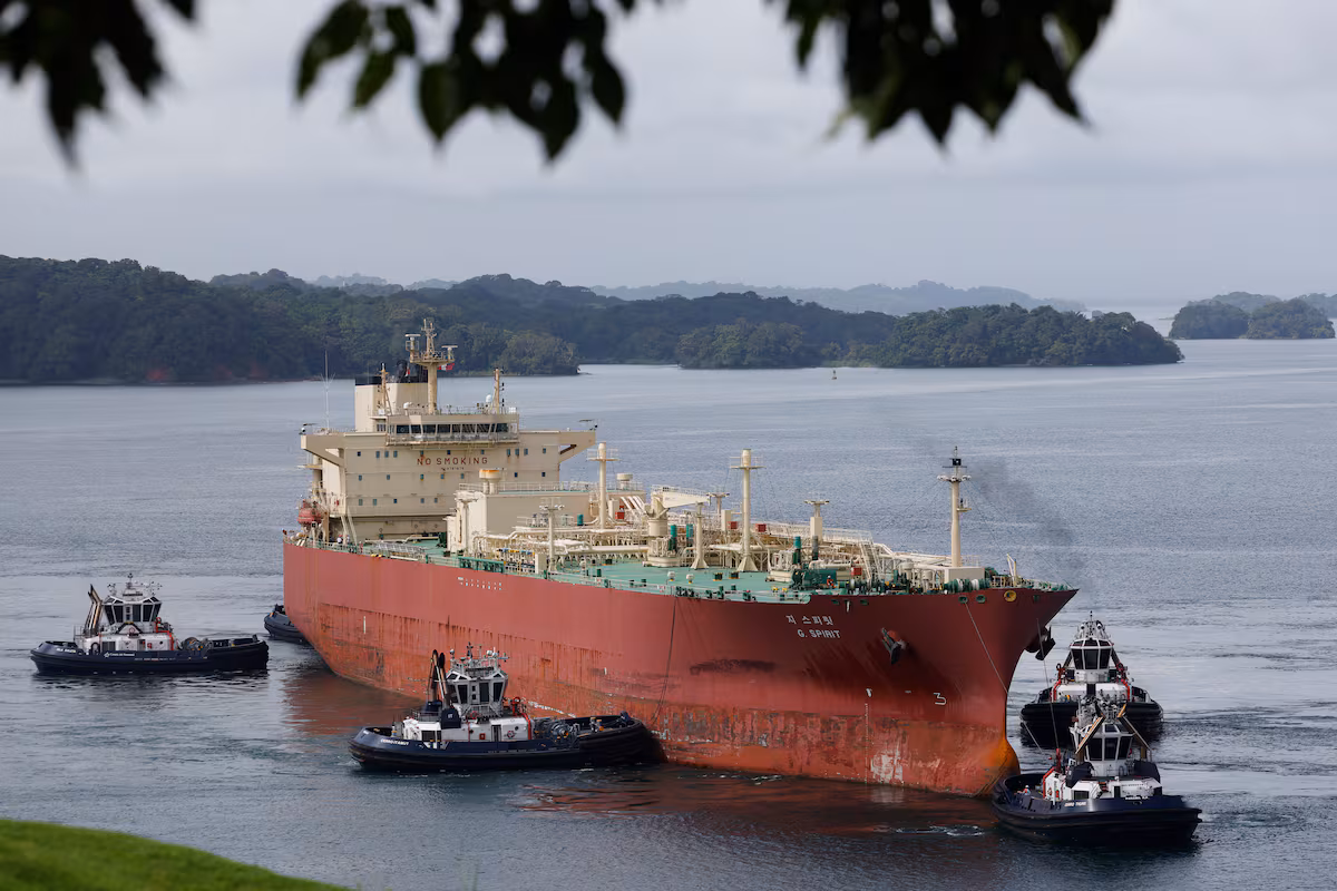 El precio del petróleo alcanza los 100 dólares por barril en los mercados financieros