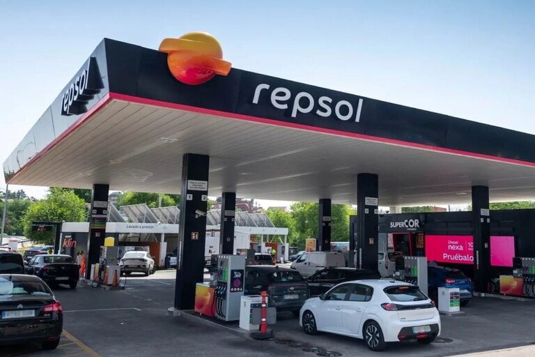 Tres razones clave para continuar invirtiendo en Repsol, según Barclays