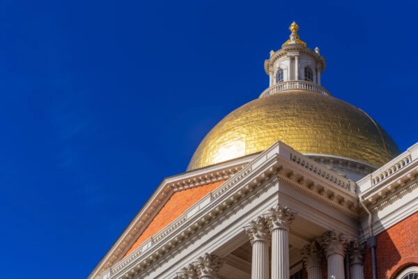 Massachusetts implementa nuevas normativas de energía limpia para centros de datos