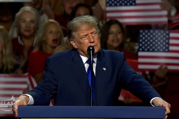 Trump ofrece una compensación de 5,000 dólares a los adultos en EE. UU. si los republicanos obtienen control en las elecciones intermedias.