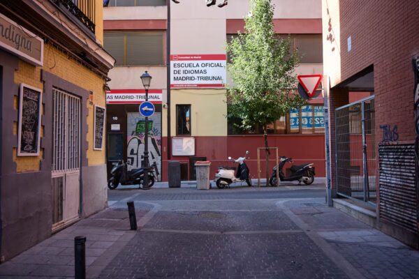 Escuelas de idiomas en Madrid enfrentan desafíos por escasez de personal administrativo al inicio del curso