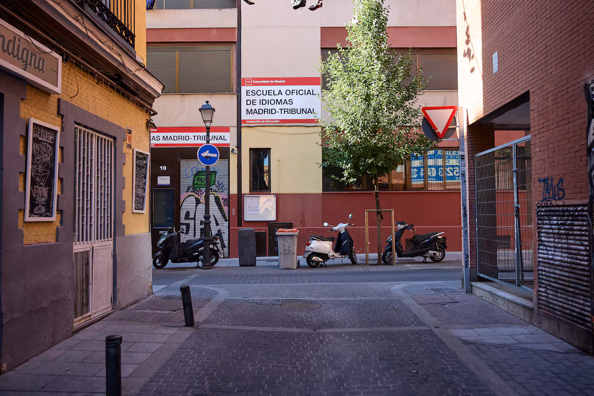 Escuelas de idiomas en Madrid enfrentan desafíos por escasez de personal administrativo al inicio del curso