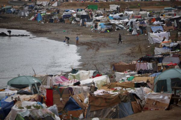 Crisis en Ceuta: Alertan sobre el impacto en la democracia y la entrada de inmigrantes en tiempo real