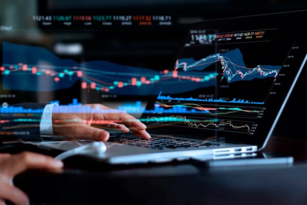 Openbank reduce sus tarifas en la compra de acciones y ETFs para facilitar la inversión