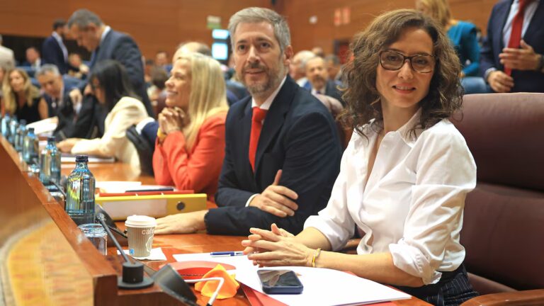 Más Madrid y PSOE critican a Ayuso por adquisiciones inmobiliarias: “Se ha alineado con la élite, no con los madrileños”