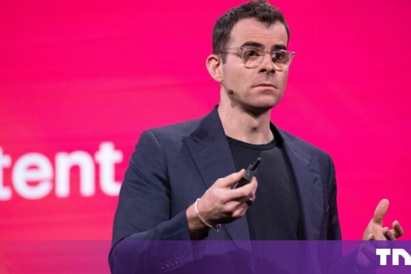 El director de Instagram revela que la interacción se reduce a la mitad sin el uso del algoritmo.