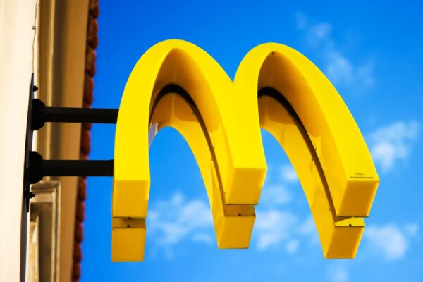 Franquiciado de McDonald's Celebra 50 Años de Éxito en la Industria Rápida de Alimentos