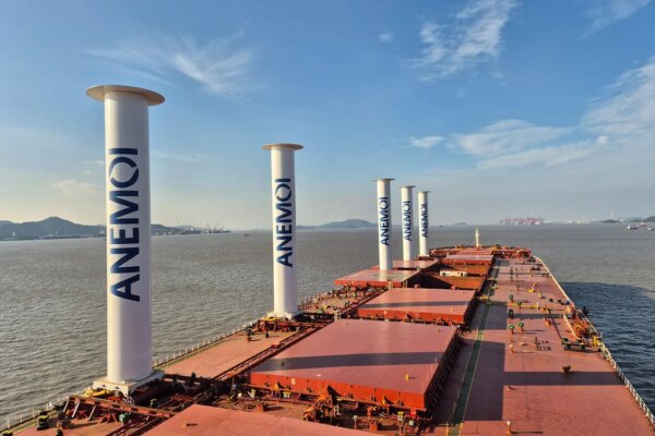 Maersk prueba un innovador cilindro giratorio para reducir el consumo de combustible en buques de carga