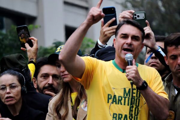 El Tribunal Supremo de Brasil abre investigación por corrupción contra el candidato presidencial Bolsonaro