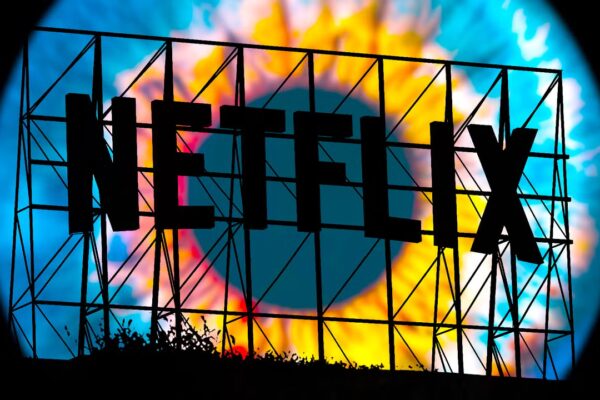 Netflix enfrenta una demanda significativa por supuestas prácticas de seguimiento encubierto de familias y menores.