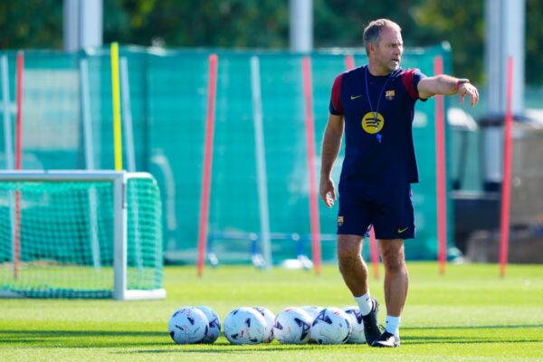 Flick destaca la ambición de crecimiento del Barcelona en el inicio de temporada