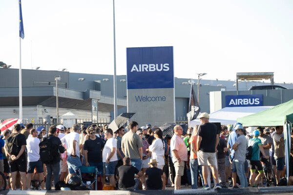 Sindicatos UGT, CGT y ÚTIL realizan nueva manifestación en Madrid para visibilizar su conflicto con Airbus