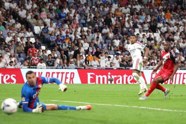 El Real Madrid asegura la victoria sin errores frente al Rayo Vallecano
