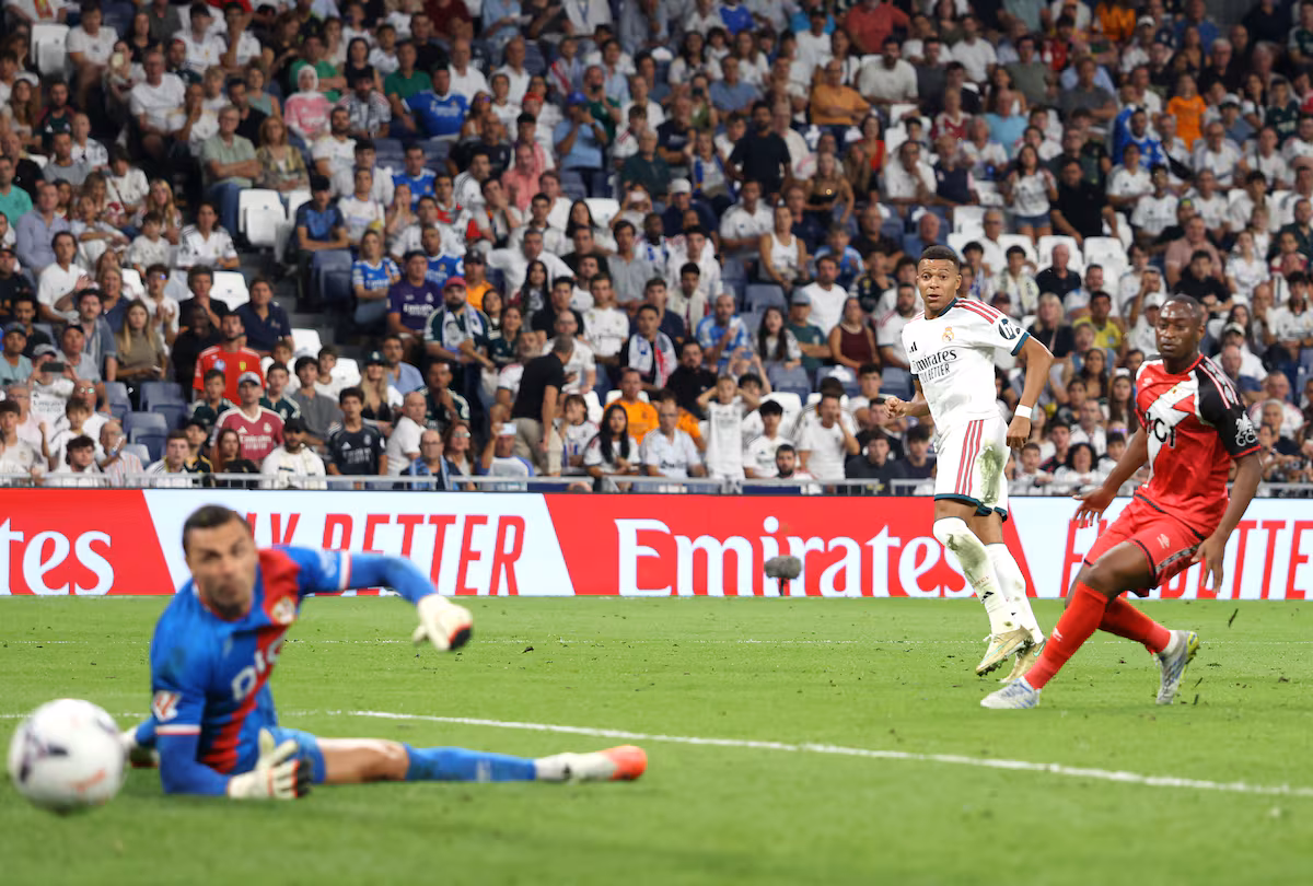El Real Madrid asegura la victoria sin errores frente al Rayo Vallecano