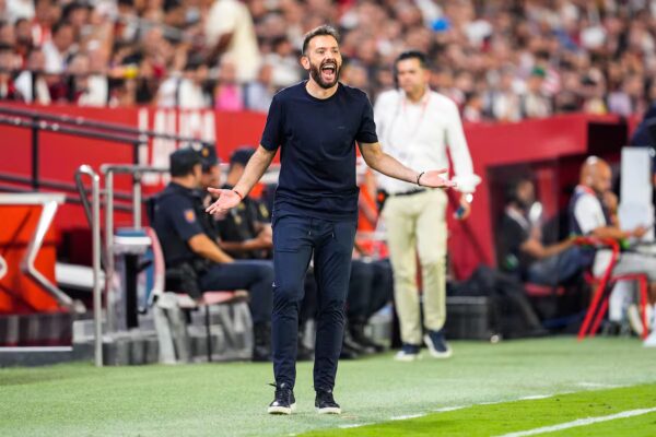 El Valencia cambia de rumbo y cesa a Carlos Corberán y Ron Gourlay en su dirección ejecutiva