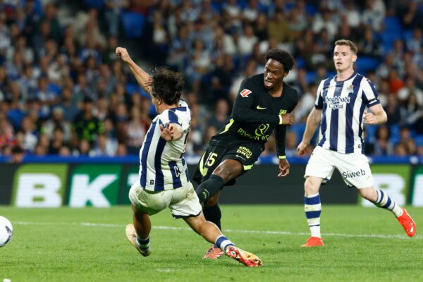 Atlético logra triunfo sin brillar frente a una fuerte Real Sociedad