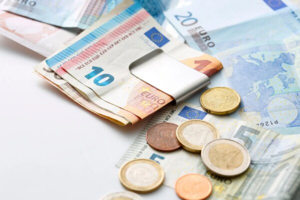 Países con los salarios mínimos más elevados: España queda atrás con más de 1.000 euros de diferencia mensual