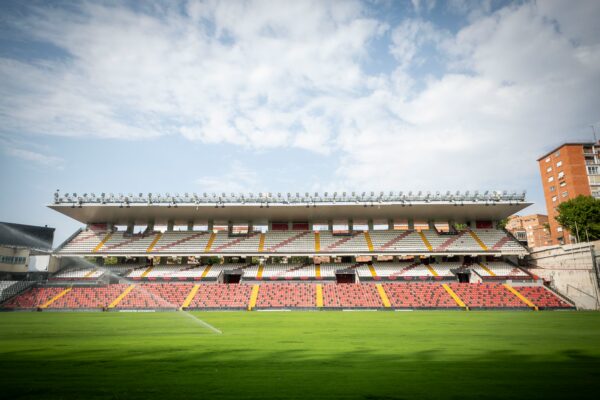 La Comunidad de Madrid reestructura la gestión del estadio de Vallecas, transfiriendo la concesión al Rayo Vallecano