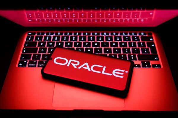Oracle implementa despidos para equilibrar inversiones en inteligencia artificial