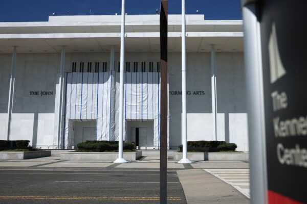 El Centro Kennedy enfrenta posible cierre tras advertencia urgente de quiebra.