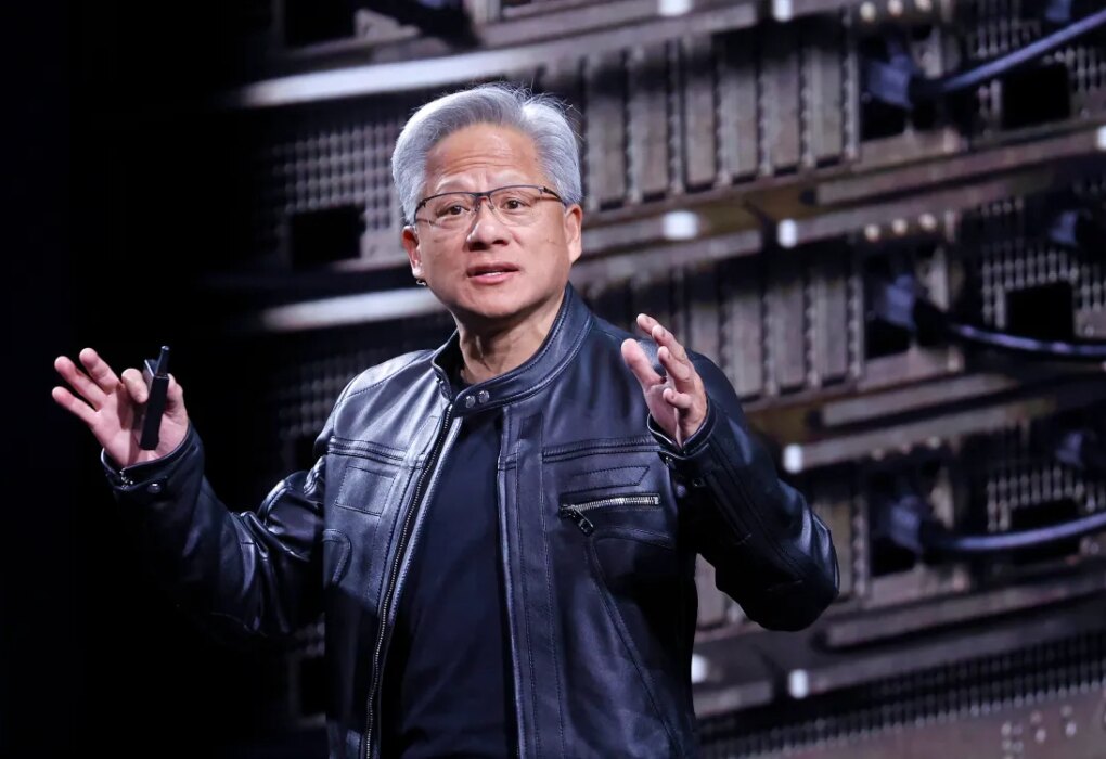 Nvidia aboga por una autorregulación en el desarrollo de inteligencia artificial, según Jensen Huang.